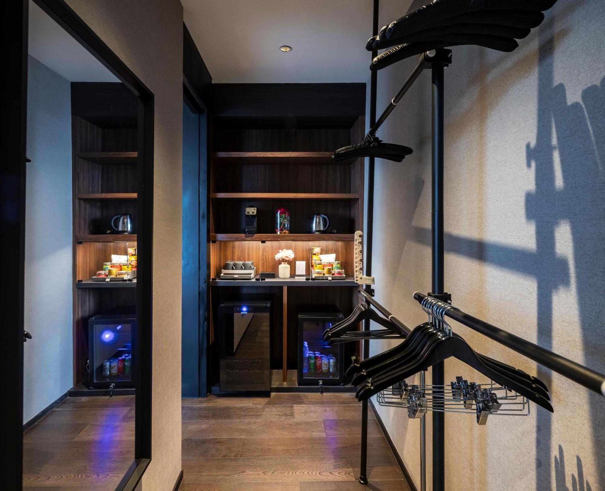 Walton Suites Sukhumvit Banguecoque Exterior foto